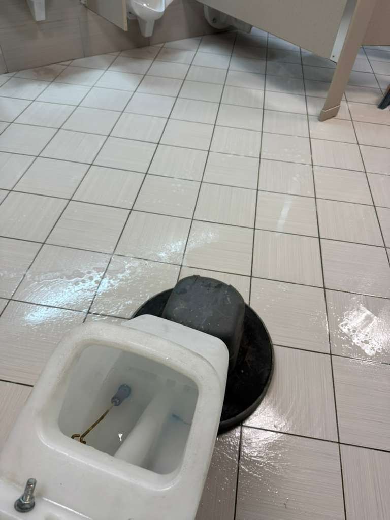 Floor cleaning with machine