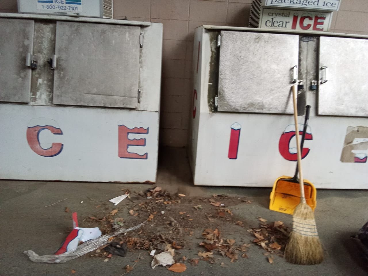 Ice machine before cleaning